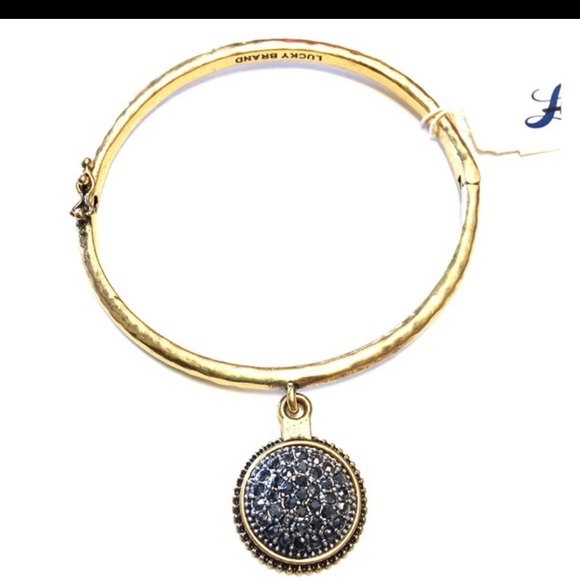 20 Pairs of Earrings, 2 Rings, 1 Bracelet, & 1 Velvet Choker Necklace. - Picture 11 of 13